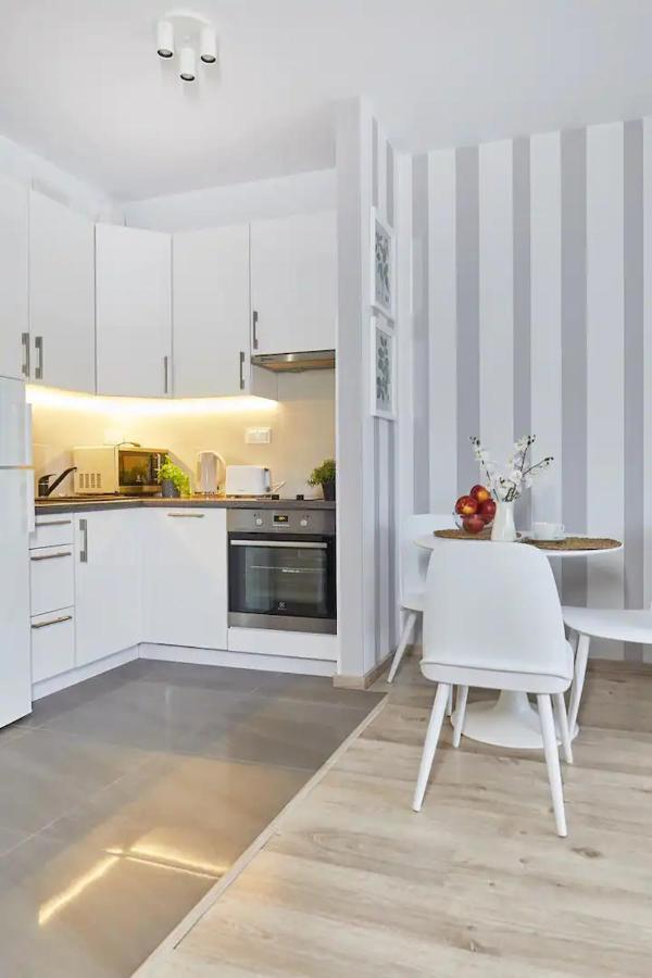 P&O Serviced Apartments Siedmiogrodzka III Варшава Екстериор снимка