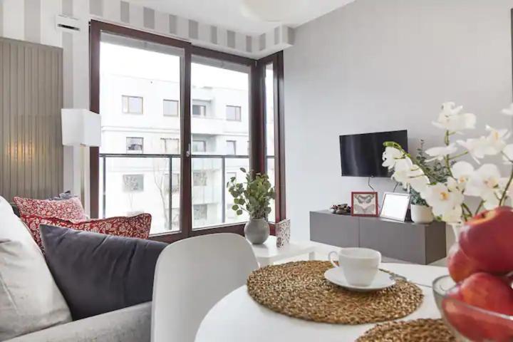 P&O Serviced Apartments Siedmiogrodzka III Варшава Екстериор снимка